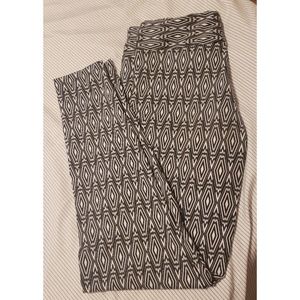 5/$30 Aztec print Legging